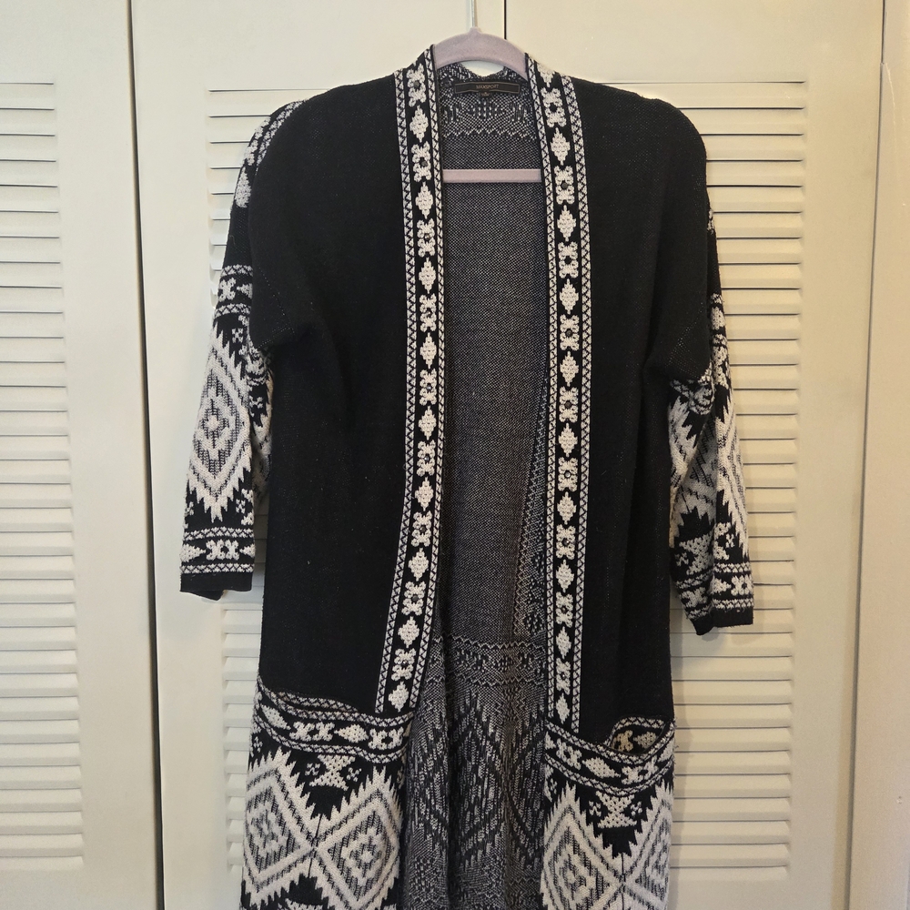 Black Cozy Knit Cardigan with Elegant Design